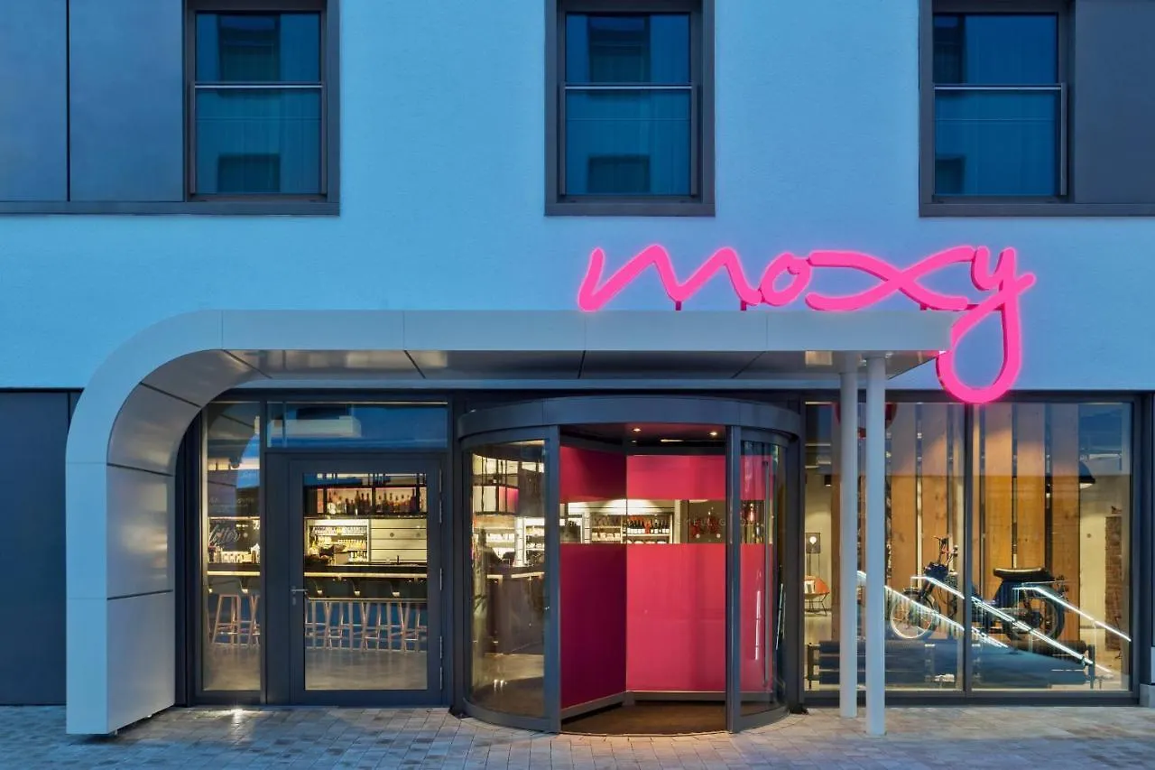 Hotel Moxy Munich Ostbahnhof 3*,